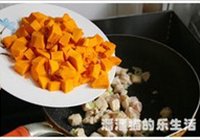 奶香南瓜鸡肉焗饭的做法 步骤3