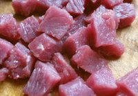 黑蒜子牛肉粒的做法 步骤1