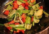 盐菜回锅肉的做法 步骤4