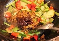 盐菜回锅肉的做法 步骤5