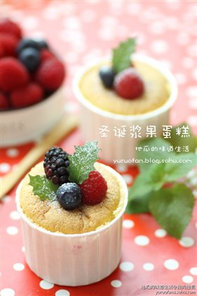 圣诞浆果纸杯蛋糕
