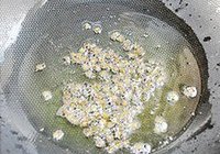 砂锅白菜炖粉条的做法 步骤2