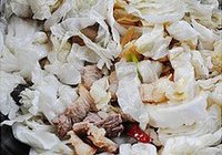 砂锅白菜炖粉条的做法 步骤5