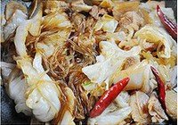 砂锅白菜炖粉条的做法 步骤7