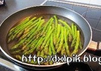 芦笋培根卷的做法 步骤2
