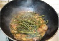 干豆角炖五花肉的做法 步骤10