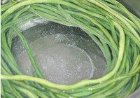 干豆角炖五花肉的做法 步骤1