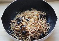肉丝伊府面的做法 步骤11
