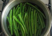 大碗鸳鸯长豆角的做法 步骤3