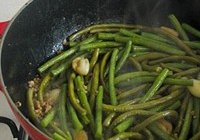大碗鸳鸯长豆角的做法 步骤7