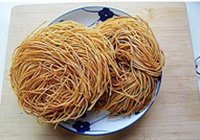 肉丝伊府面的做法 步骤4