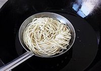 肉丝伊府面的做法 步骤2