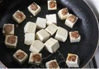 砂锅煲豆腐酿的做法 步骤6