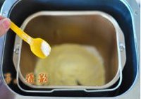 黄馍馍变身甜甜圈的做法 步骤2
