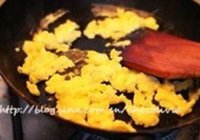 口菇炒饭的做法 步骤5
