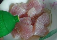 杏香龙俐鱼柳的做法 步骤2