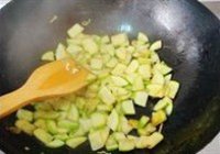 孜香西葫芦炒蛋的做法 步骤7