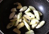姜葱炒花蟹的做法 步骤2