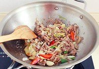 葱爆羊肉片的做法 步骤5
