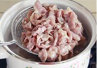葱爆羊肉片的做法 步骤1