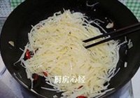 香炝土豆丝的做法 步骤13