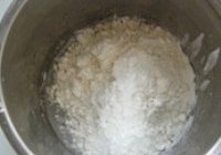 辣酱葱花蛋饼的做法 步骤1