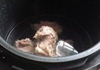 西洋菜煲筒骨汤的做法 步骤4