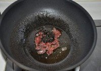 橄榄菜腊肠蒜苔炒饭的做法 步骤3
