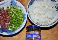 橄榄菜腊肠蒜苔炒饭的做法 步骤1
