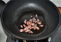 橄榄菜腊肠蒜苔炒饭的做法 步骤2