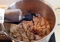 牛筋炖牛腩的做法 步骤3