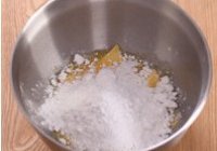 焦糖菠萝反转蛋糕的做法 步骤3