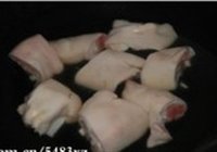 黄豆烧猪蹄的做法 步骤2