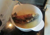 豆腐蘑菇炖鲫鱼的做法 步骤8