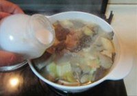 豆腐蘑菇炖鲫鱼的做法 步骤11