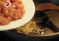 咸鱼鸡粒炒饭的做法 步骤5