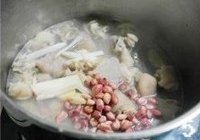 山药花生焖猪蹄的做法 步骤5