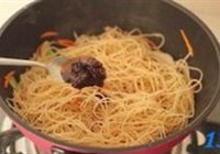 三丝辣炒米粉的做法 步骤13