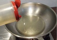 咸菜鳗鱼汤的做法 步骤2