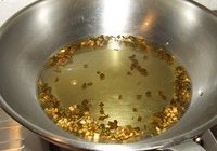 咸菜鳗鱼汤的做法 步骤4
