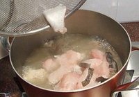 咸菜鳗鱼汤的做法 步骤6