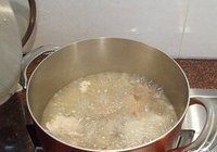 咸菜鳗鱼汤的做法 步骤5
