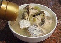 咸菜鳗鱼汤的做法 步骤9