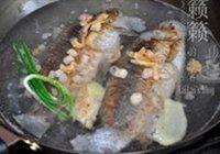 鲜鱼汤粉的做法 步骤3