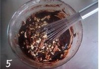巧克力坚果蛋糕的做法 步骤5