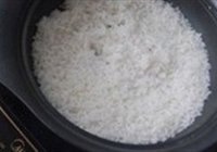 豉油腊味煲仔饭的做法 步骤4