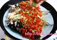 剁椒鱼头的做法 步骤5