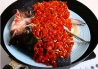 剁椒鱼头的做法 步骤4