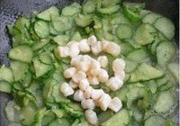 银耳黄瓜炒干贝的做法 步骤9