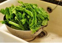 豆豉鲮鱼油麦菜的做法 步骤1